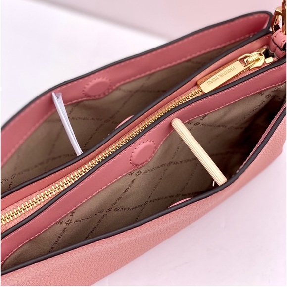 MICHAEL KORS TRISHA
MEDIUM TRIPLE COMPARTMENT
CROSSBODY PRIMROSE - Picture 12 of 14
